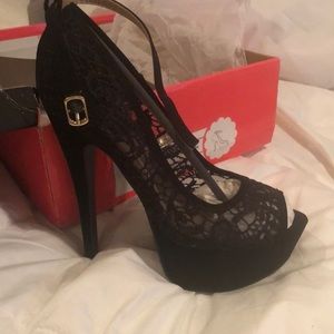 Black lace detail pumps